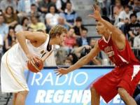 IM电竞官网-关于国王翻盘快船，易建联高光表现的信息