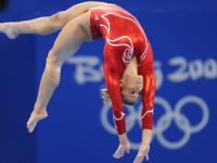 IM电竞官方入口-赛道与球场，F1街道赛之夜与恩比德的持续杀伤力