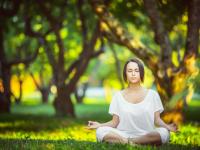 LOL-赛场双雄，勇士全面压制展团队之力，字母哥欧冠决赛上演个人英雄主义