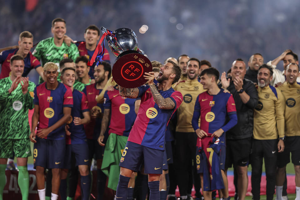 关于巴萨豪取客场胜利，稳坐积分榜榜首的信息