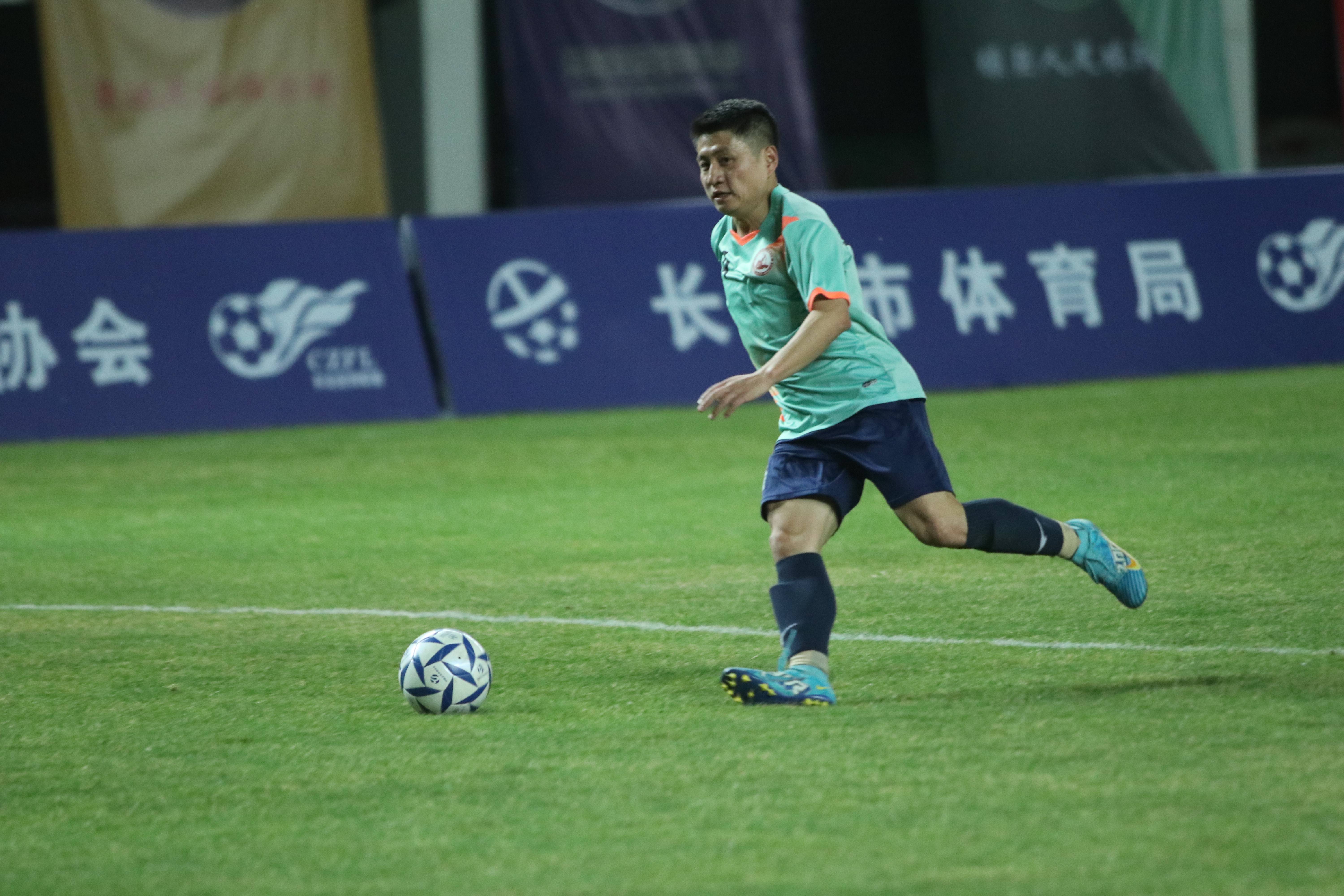 纷纷足球赛事掀起热潮,球队备战狂热壮观的简单介绍 纷纷足球赛事掀起热潮,球队备战狂热壮观的简单介绍