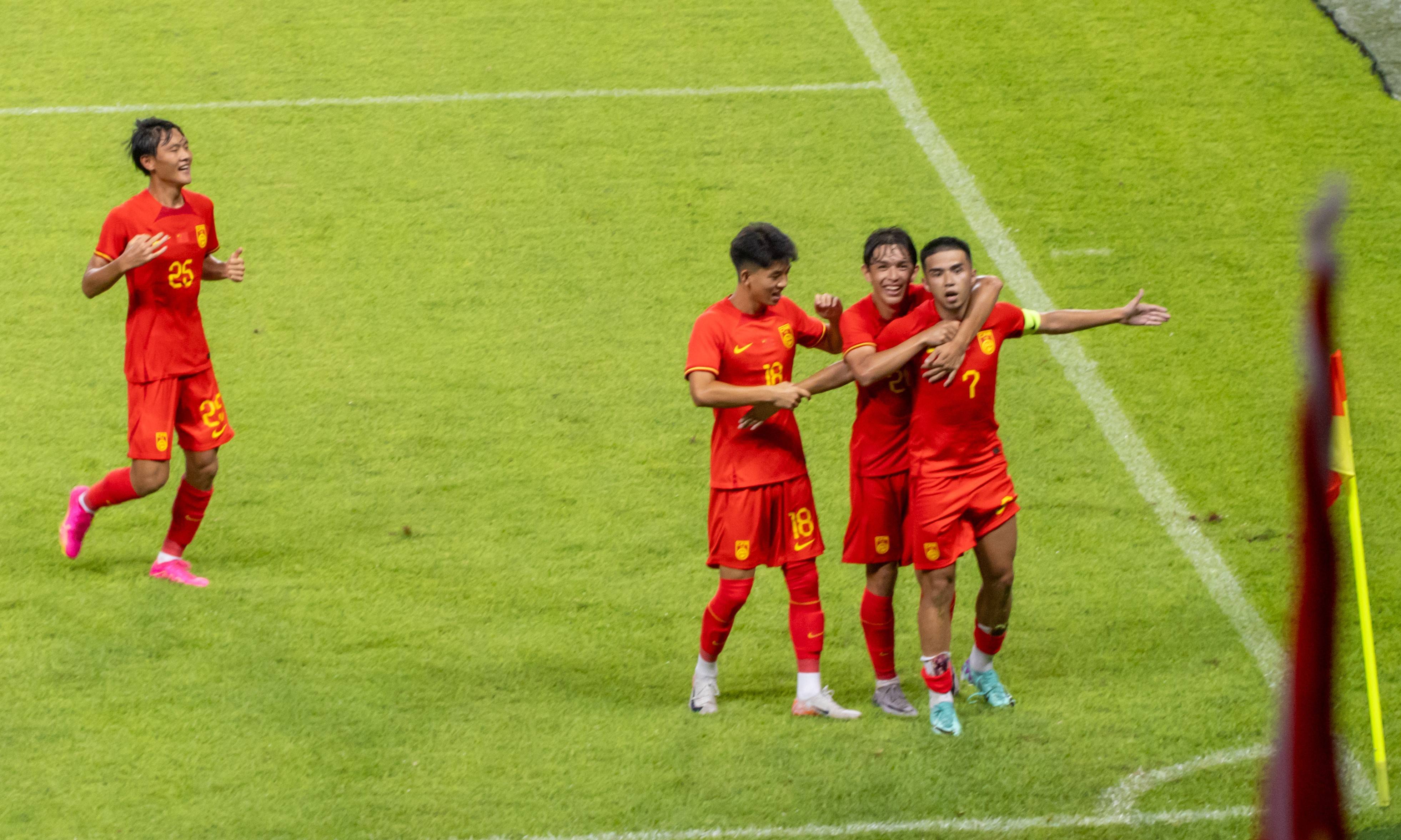 国际足球赛事，中国队攻入制胜一球