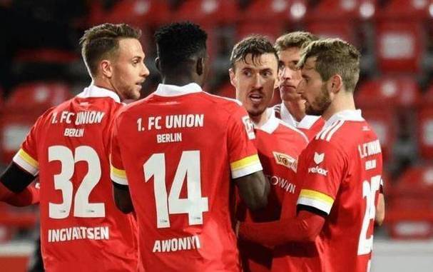 包含柏林赫塔后卫连续场出色发挥，零封对手的词条