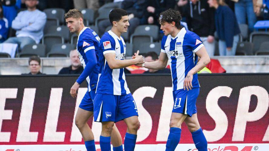 包含柏林赫塔后卫连续场出色发挥，零封对手的词条