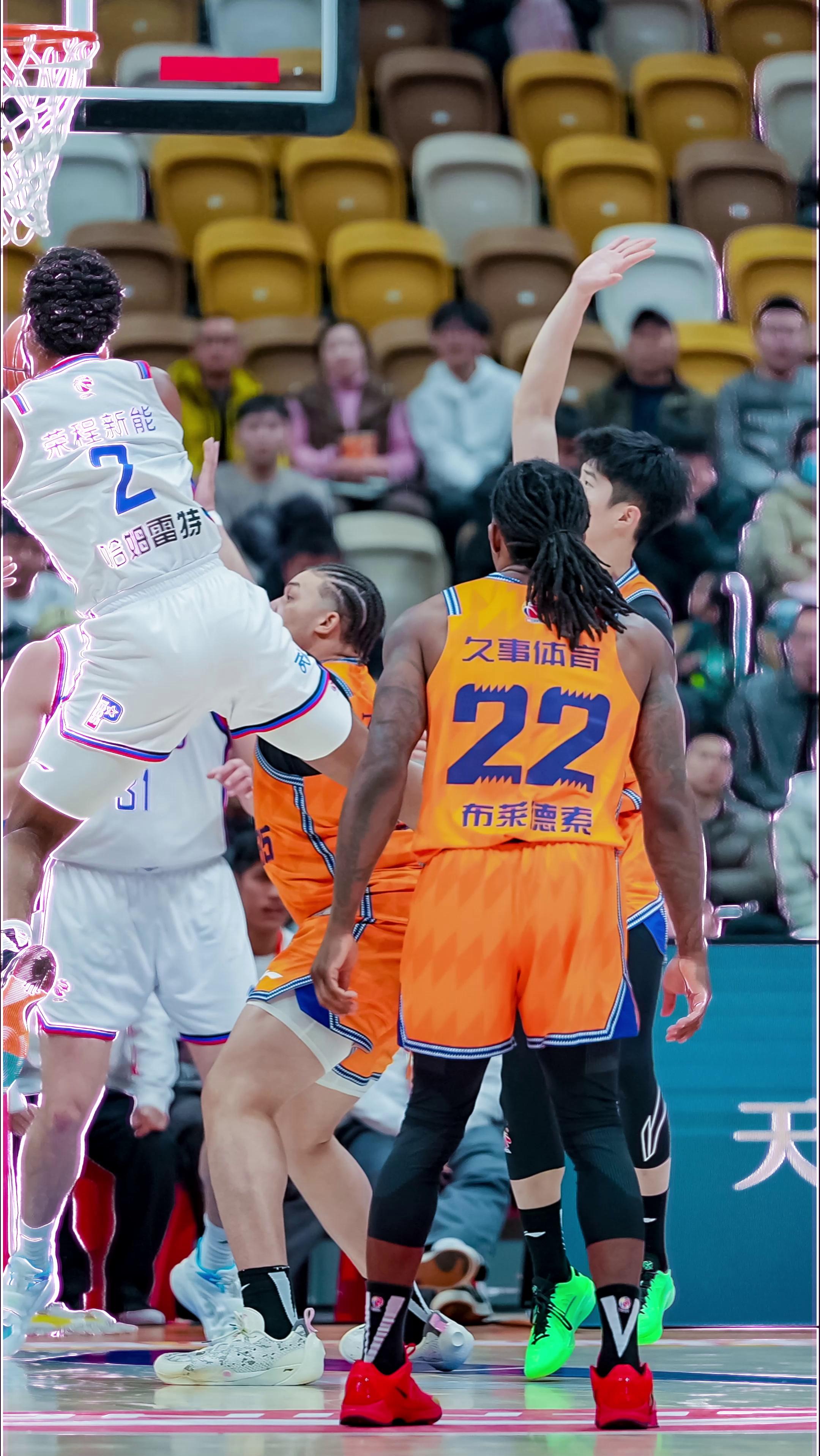 热血沸腾，赛场上演激情碰撞