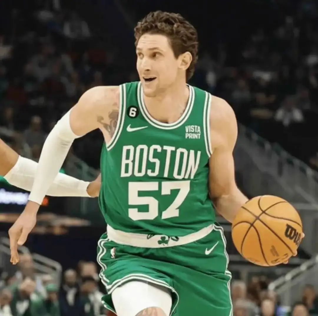 俄罗斯国际篮球明星因伤退出比赛