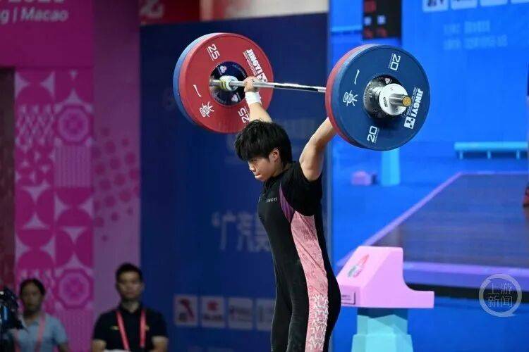 关于拼尽全力,举重名将获得宝贵银牌的信息 关于拼尽全力,举重名将获得宝贵银牌的信息