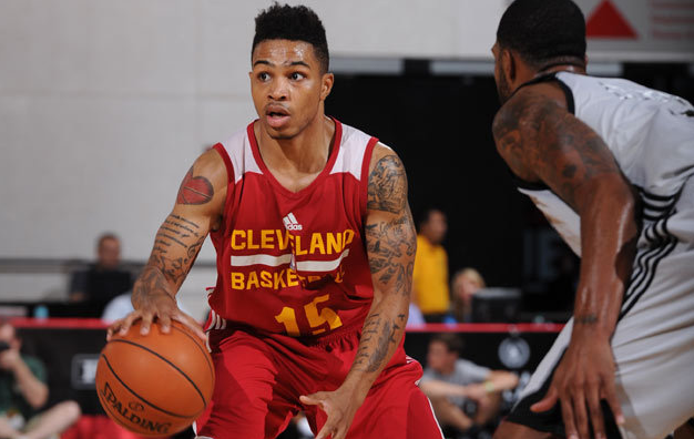 马刺险胜步行者，郭艾伦刷新纪录的简单介绍