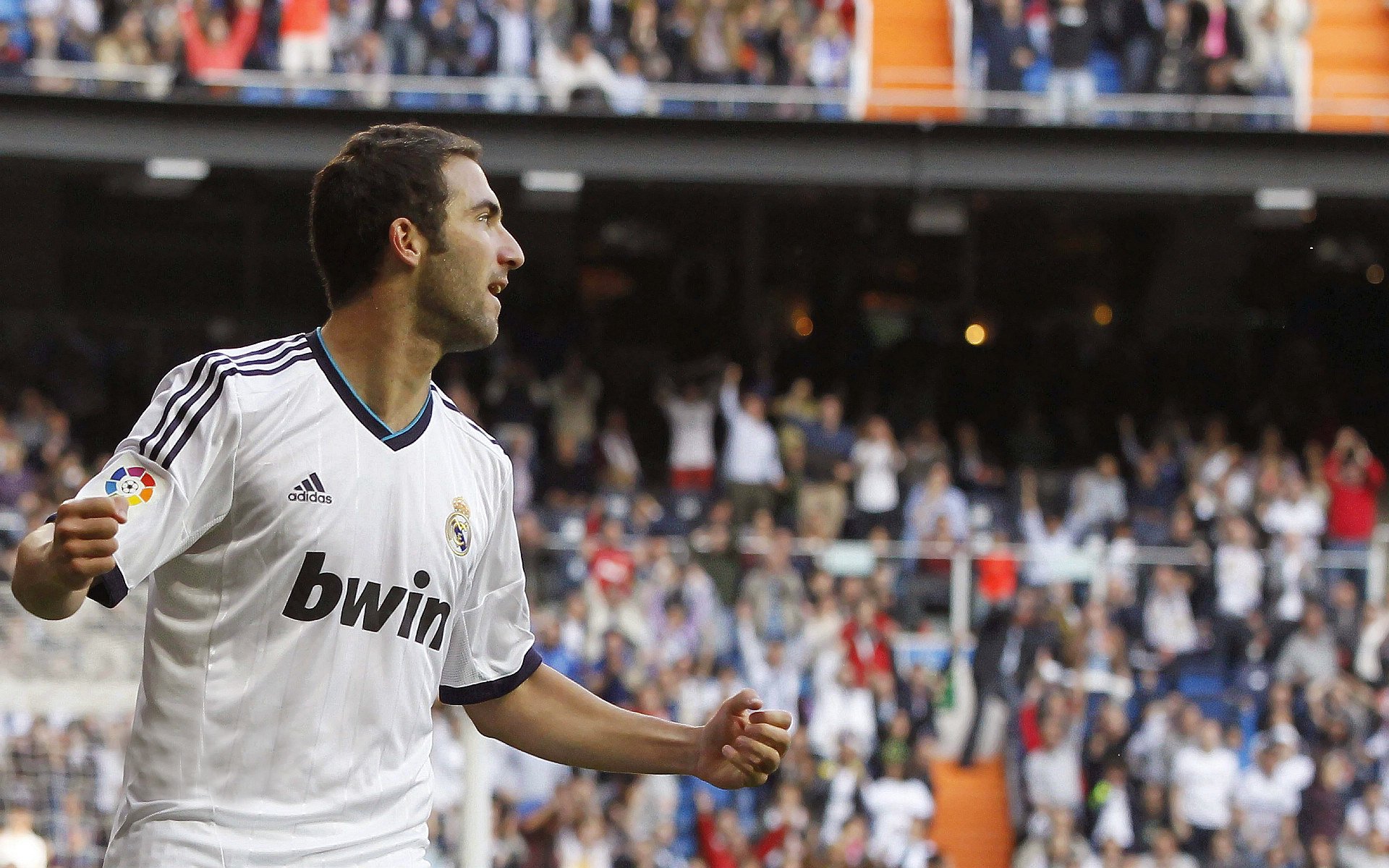 当霍勒迪爆发遇上凯尔特人血拼广东队,一场跨越时空的篮球想象