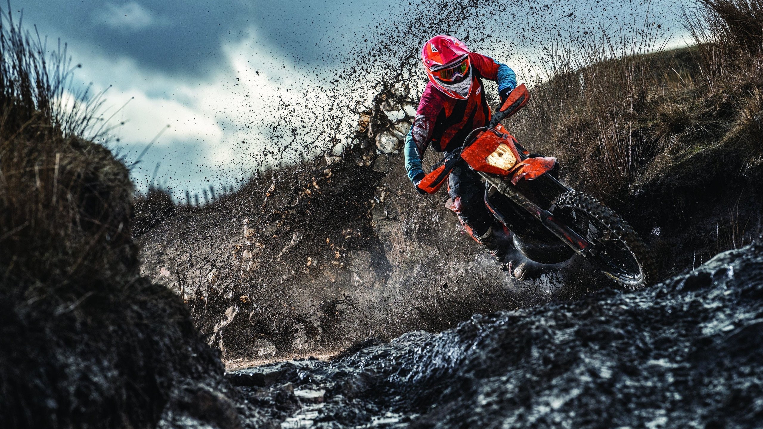 绿茵与硬木，当西甲德比遇上CBA激战