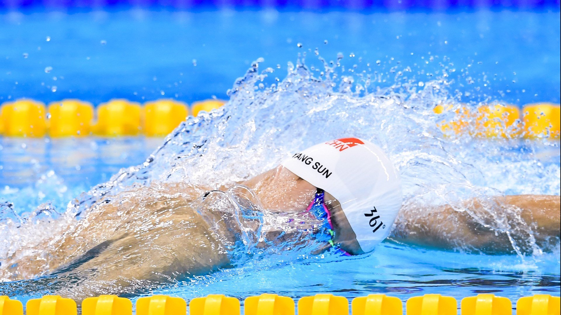 羽坛巅峰对决，石宇奇统治全场，法国队鏖战韩国队展团队韧性