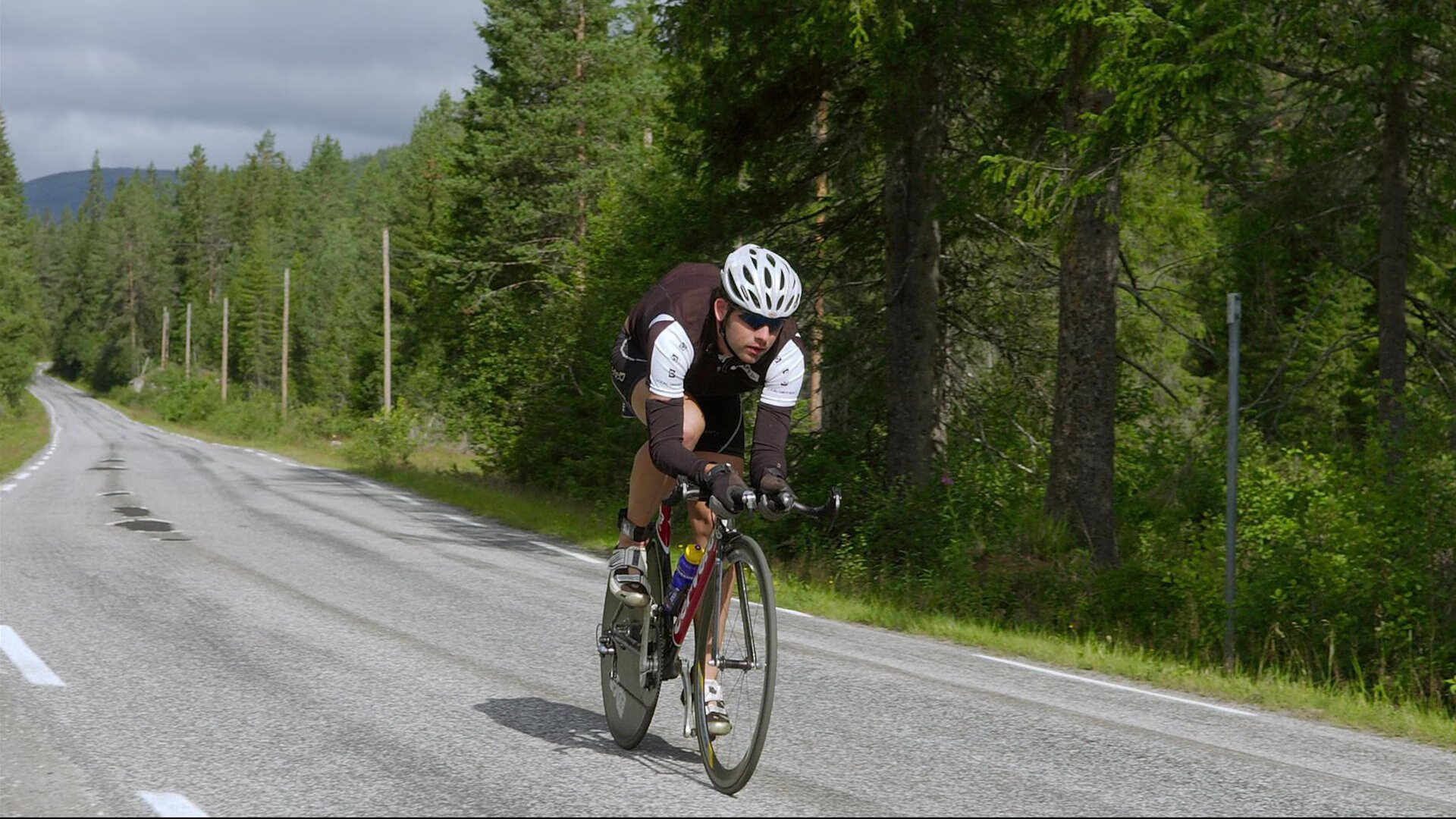 赛场烽火，天津队完胜鹈鹕，锡安点燃赛场
